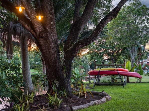 901 W Tropical Way, Plantation FL 33317