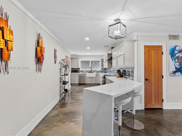 901 W Tropical Way, Plantation FL 33317