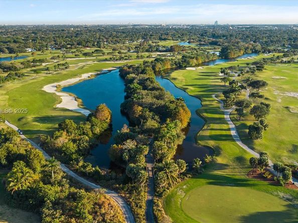 901 W Tropical Way, Plantation FL 33317