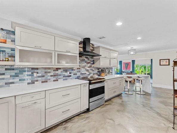 901 W Tropical Way, Plantation FL 33317