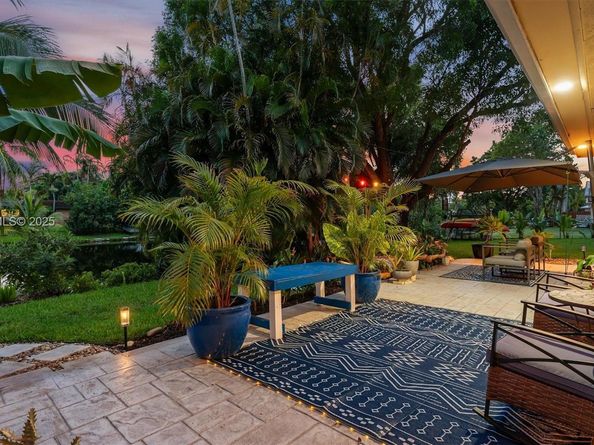 901 W Tropical Way, Plantation FL 33317