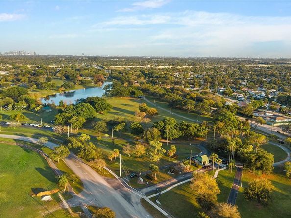 901 W Tropical Way, Plantation FL 33317