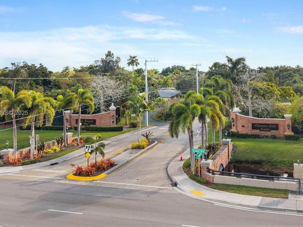 901 W Tropical Way, Plantation FL 33317