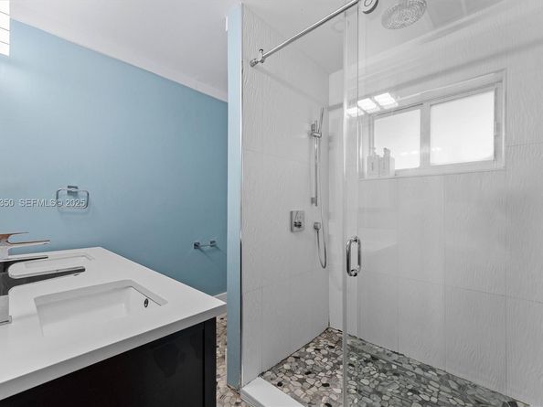 901 W Tropical Way, Plantation FL 33317