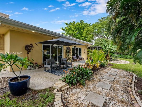 901 W Tropical Way, Plantation FL 33317