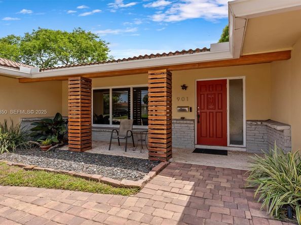 901 W Tropical Way, Plantation FL 33317