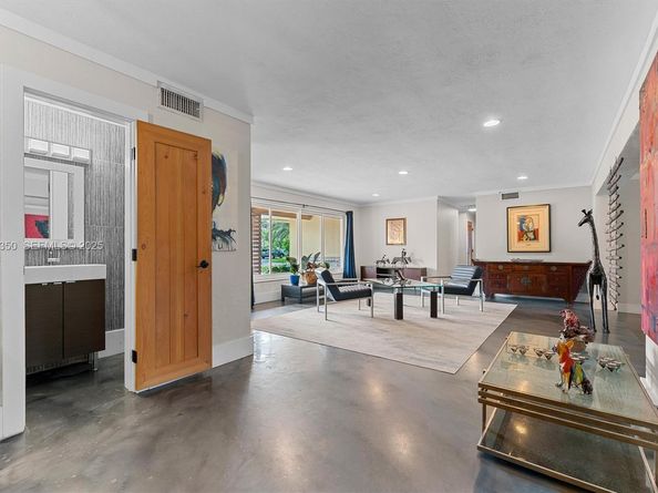 901 W Tropical Way, Plantation FL 33317