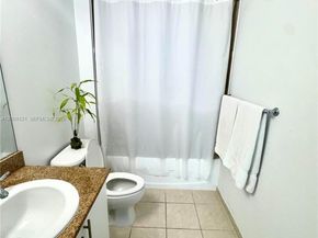 1871 NW S River Dr 2005, Miami FL 33125