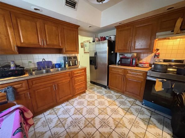 2619 SW 5th St, Miami FL 33135