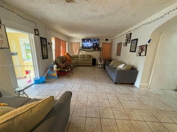 2619 SW 5th St, Miami FL 33135