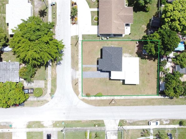 10490 SW 173rd Ter, Miami FL 33157