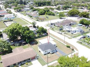 10490 SW 173rd Ter, Miami FL 33157