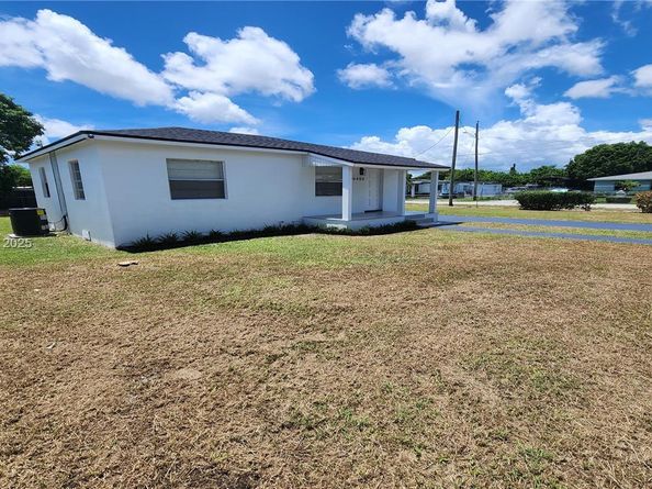10490 SW 173rd Ter, Miami FL 33157