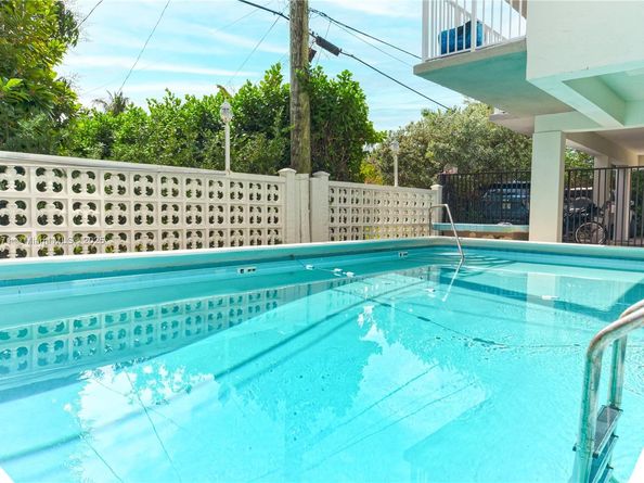 1220 71st St 16, Miami Beach FL 33141