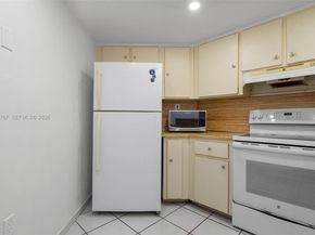 9431 Fontainebleau Blvd 112, Miami FL 33172