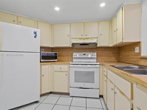 9431 Fontainebleau Blvd 112, Miami FL 33172