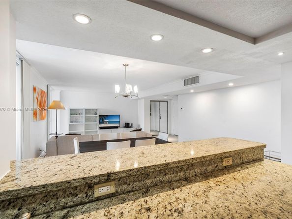 2401 Collins Ave 1808, Miami Beach FL 33140