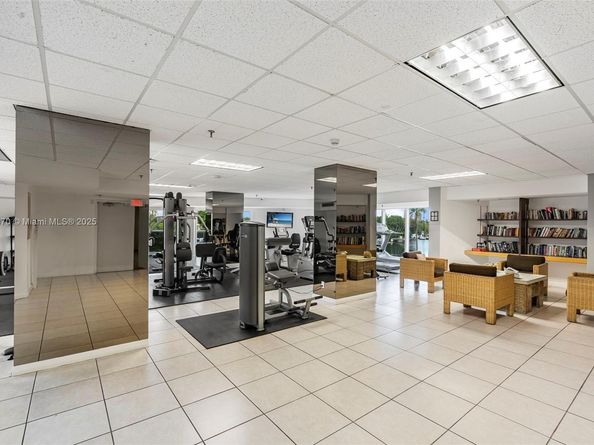 2401 Collins Ave 1808, Miami Beach FL 33140