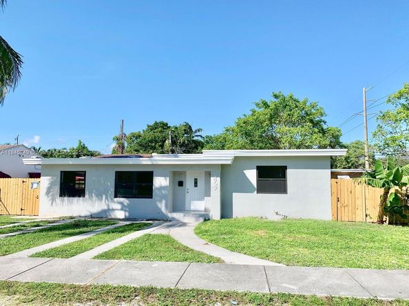 2407 Dewey St, Hollywood FL 33020