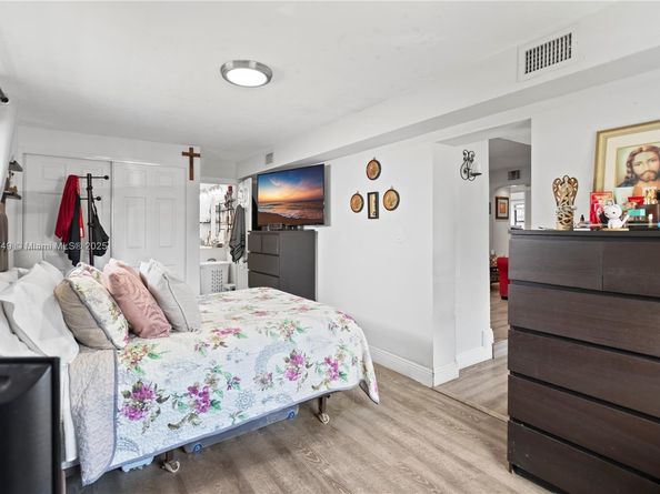 2407 Dewey St, Hollywood FL 33020