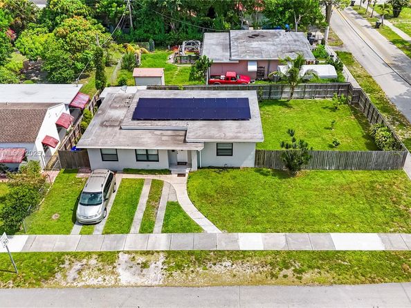 2407 Dewey St, Hollywood FL 33020