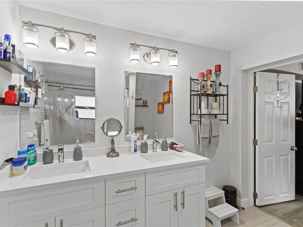2407 Dewey St, Hollywood FL 33020