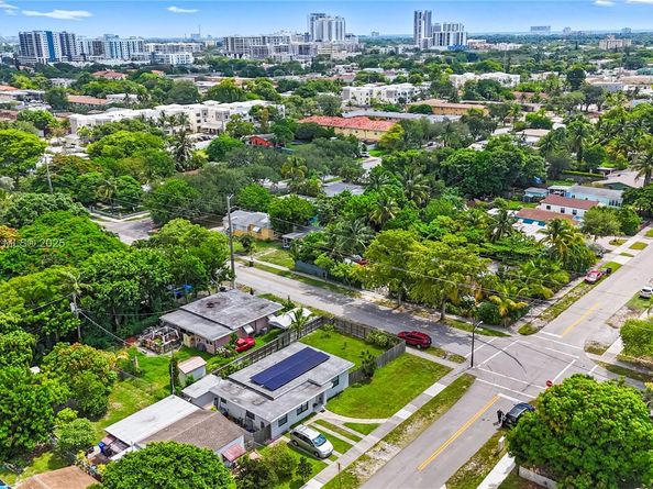 2407 Dewey St, Hollywood FL 33020
