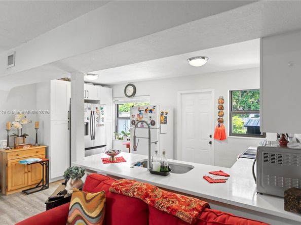 2407 Dewey St, Hollywood FL 33020
