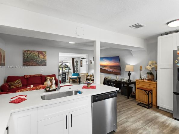 2407 Dewey St, Hollywood FL 33020