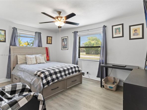 2407 Dewey St, Hollywood FL 33020