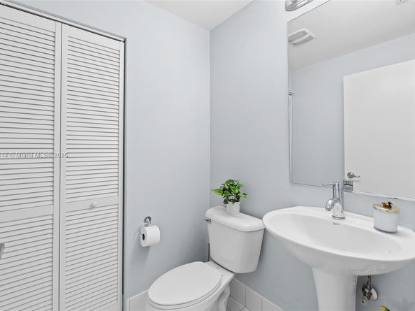 Undisclosed Address #A11768414, Miami FL 33132