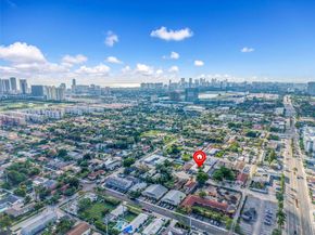 700 NE 6th St, Hallandale Beach FL 33009