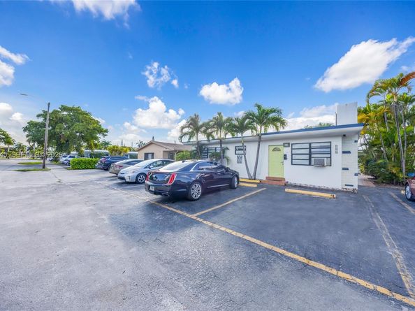 700 NE 6th St, Hallandale Beach FL 33009