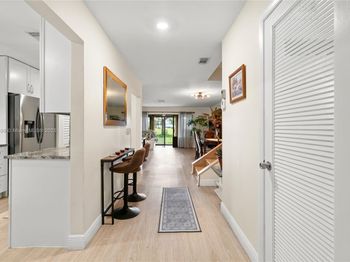 9286 Vista Del Lago