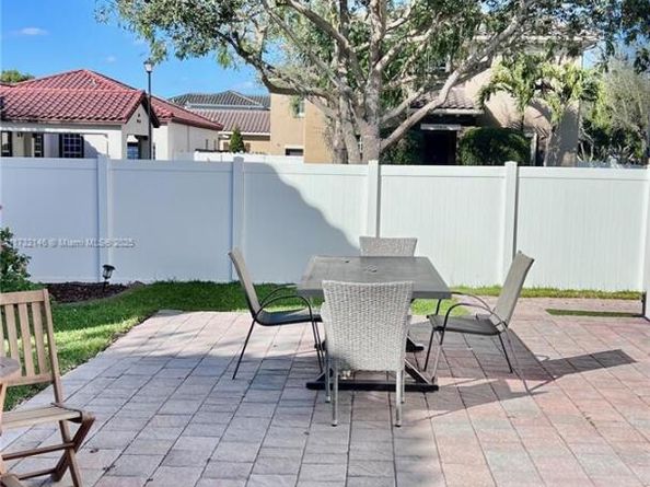 9102 SW 170th Ct, Miami FL 33196