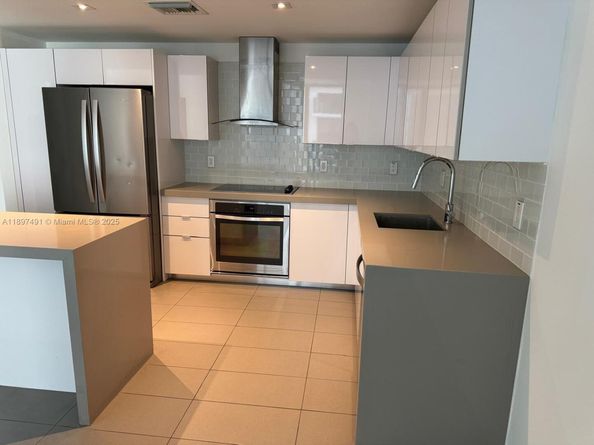 1600 NE 1st Ave 2217, Miami FL 33132