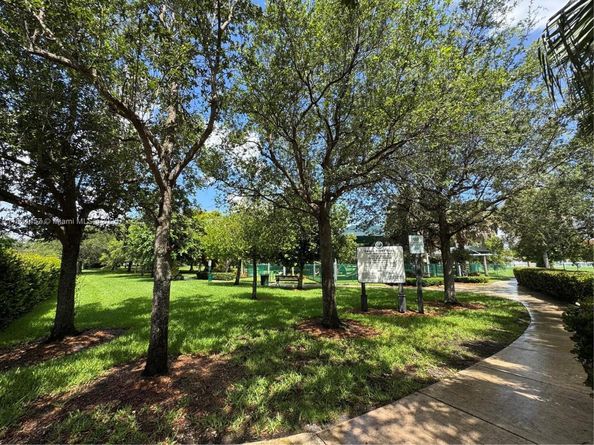 922 Falling Water Rd, Weston FL 33326