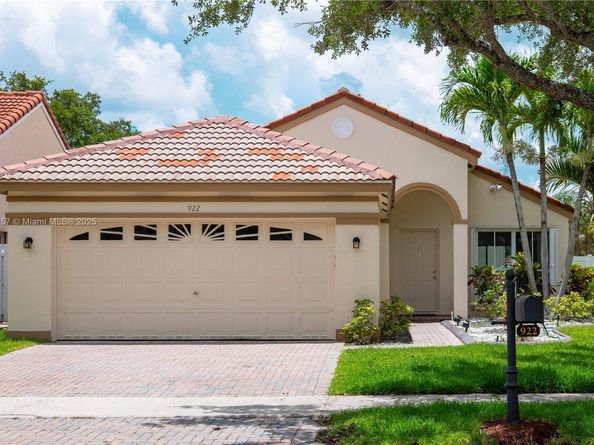 922 Falling Water Rd, Weston FL 33326
