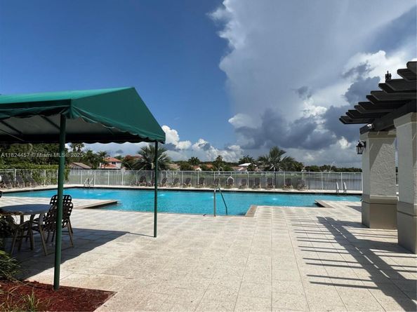 922 Falling Water Rd, Weston FL 33326
