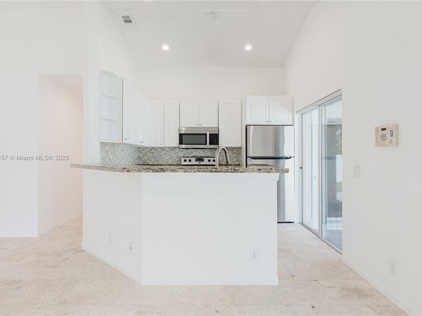 922 Falling Water Rd, Weston FL 33326