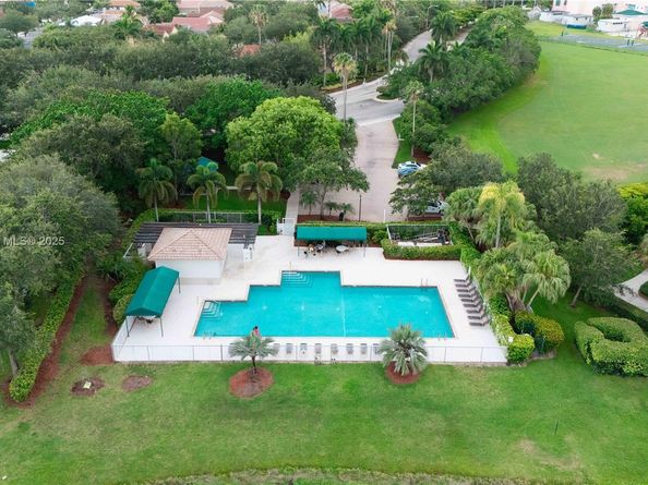 922 Falling Water Rd, Weston FL 33326