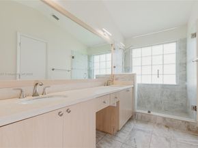 922 Falling Water Rd, Weston FL 33326
