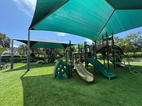 922 Falling Water Rd, Weston FL 33326
