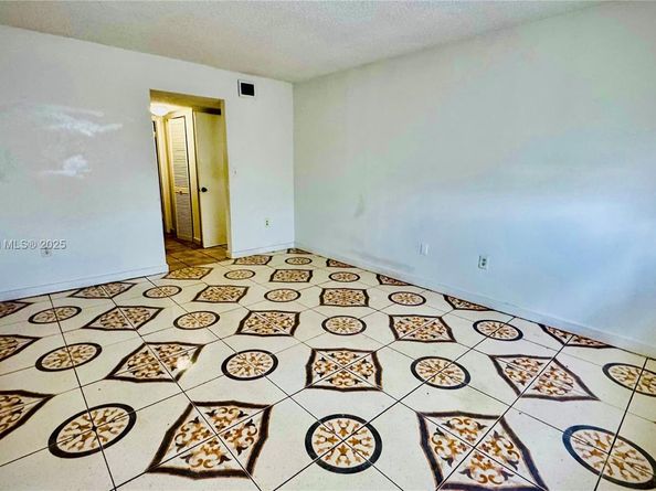 3700 NW 21st St 109, Lauderdale Lakes FL 33311