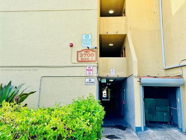 3700 NW 21st St 109, Lauderdale Lakes FL 33311