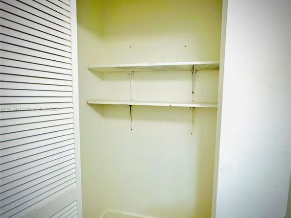 3700 NW 21st St 109, Lauderdale Lakes FL 33311