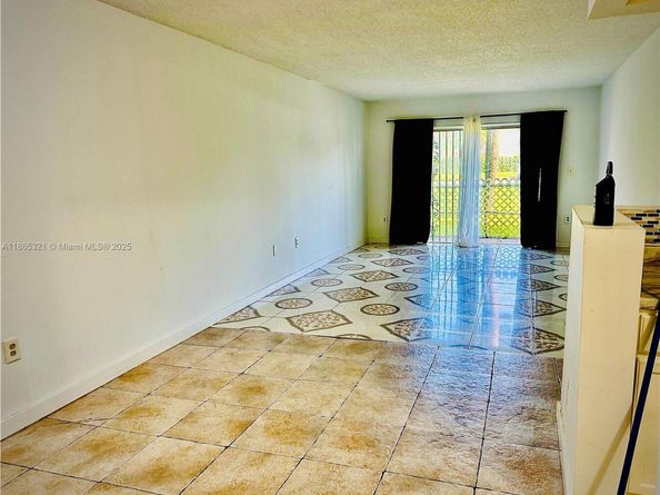 3700 NW 21st St 109, Lauderdale Lakes FL 33311