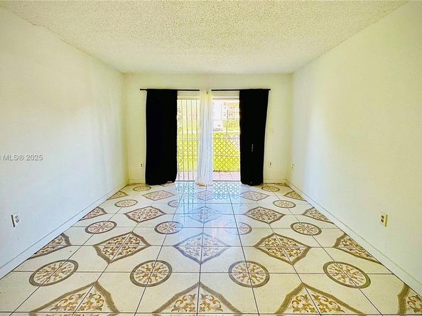 3700 NW 21st St 109, Lauderdale Lakes FL 33311