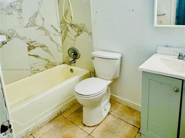 3700 NW 21st St 109, Lauderdale Lakes FL 33311