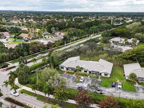 459 Lakeview Dr 1, Weston FL 33326